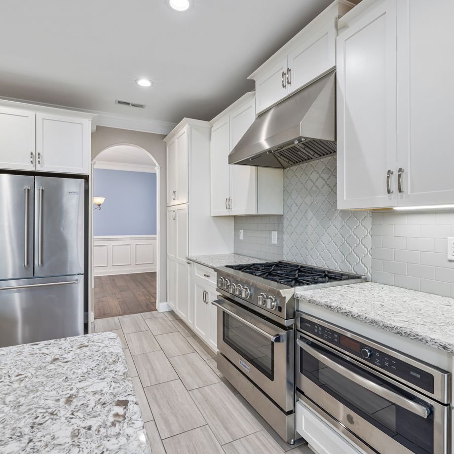 Illustrative licensed photograph: Bright finished contemporary kitchen