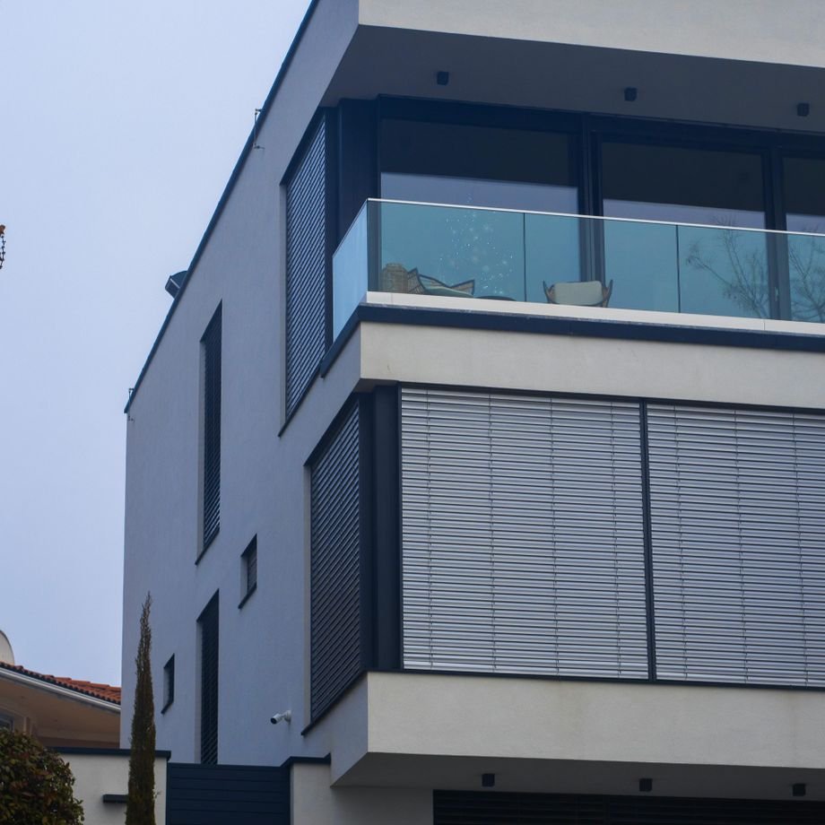 Illustrative licensed photograph: Modern home architecture